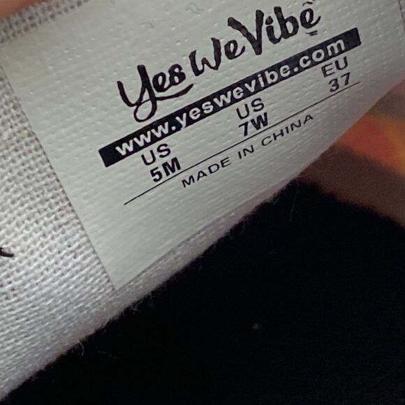 NWOT Yes We Vive Peace Sign Multicolour Slip On Sneakers - Picture 13 of 13